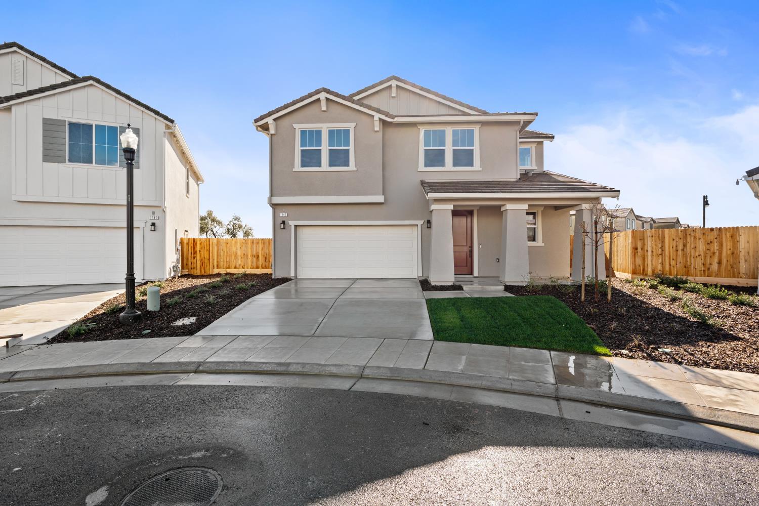 1146 Ponderosa Way W